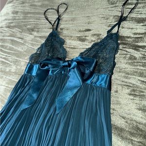 Emerald bow slip